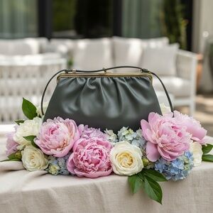 DELIGHTFUL Vintage-Look 3 section Interior Purse. Dark Grey. $20.